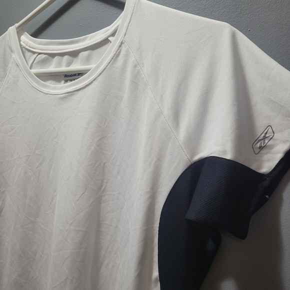 Reebok White with Black Trim Tshirt L - Picture 5 of 7